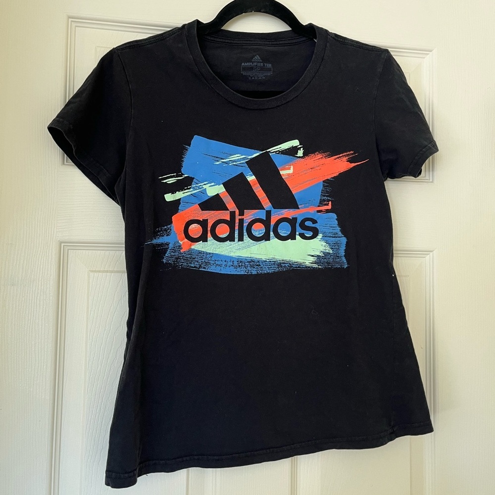 Adidas women’s amplifier tshirt small